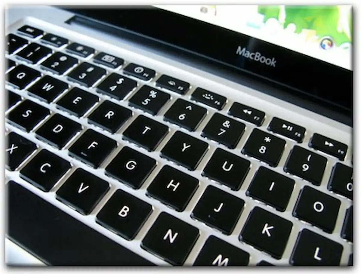 Замена клавиатуры Apple MacBook в Чехове