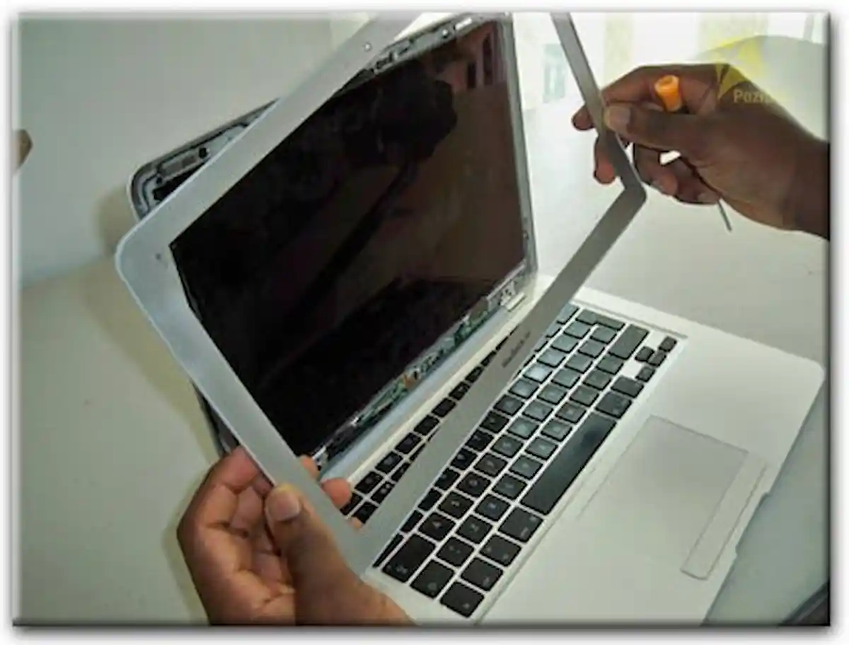 Замена экрана Apple MacBook в Чехове